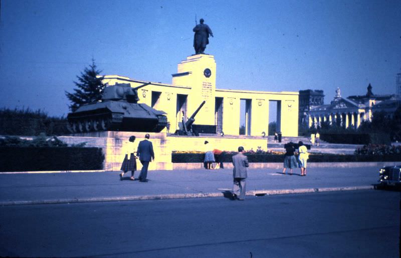 #85 Soviet War Memorial and Reichstag. Both of these edifices lay entirely within West Berlin territory, September 11, 1959.