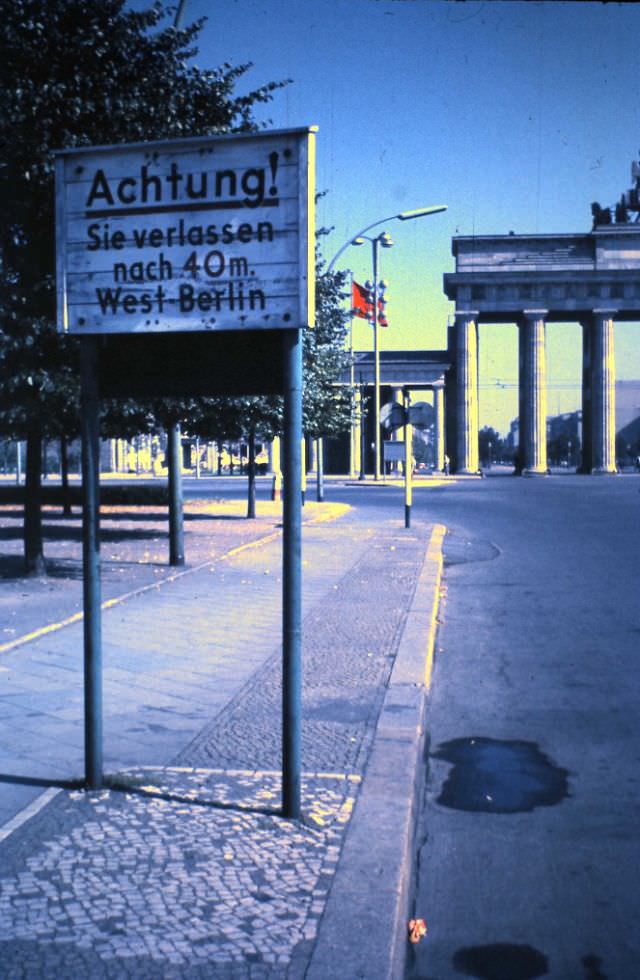 #86 Strasse des 17 Juni and Brandenburger Tor, September 11, 1959.