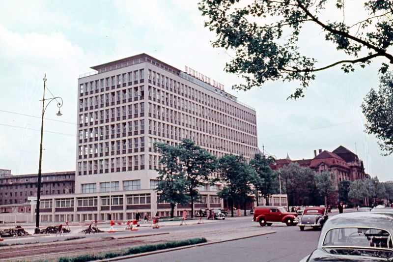 #18 Berlin street scenes, 1954