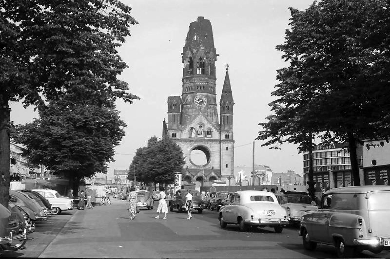 #143 View from Kantstrasse to the Kaiser Wilhelm Memorial Church.