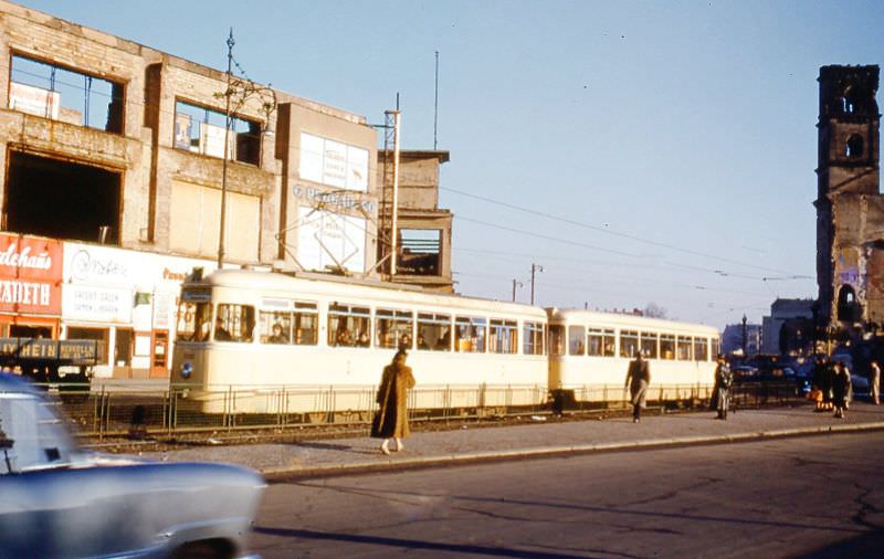 #7 1952 motor-trailer set on Line 75. The U-Bahn did not reach Spandau, so heavy volume tram lines were operated till 1967, Berlin, 1954