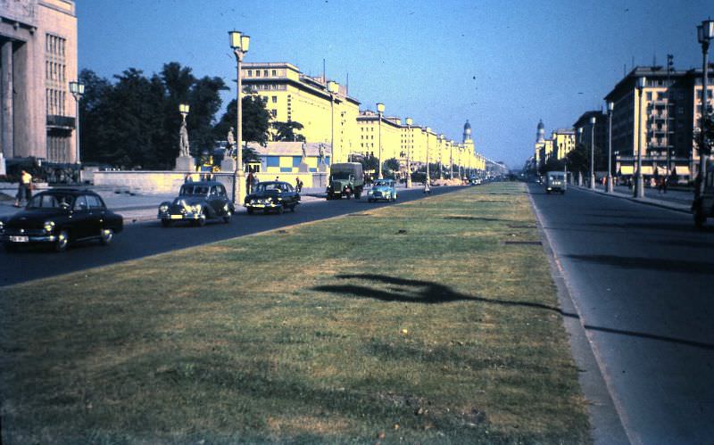 #68 Stalinallee. On the left Deutsche Sporthalle, now demolished, September 11, 1959.