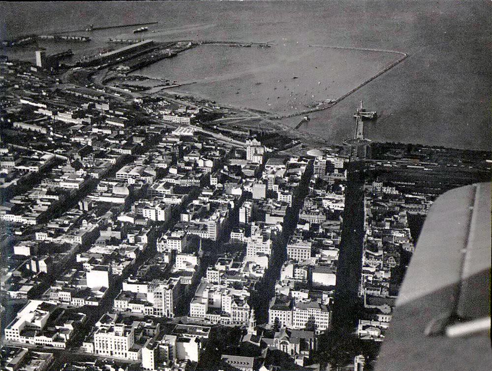 #29 City centre, 1934. IThe Victoria Basin as that part of the docks were called, was about a third of the present day Duncan dock.