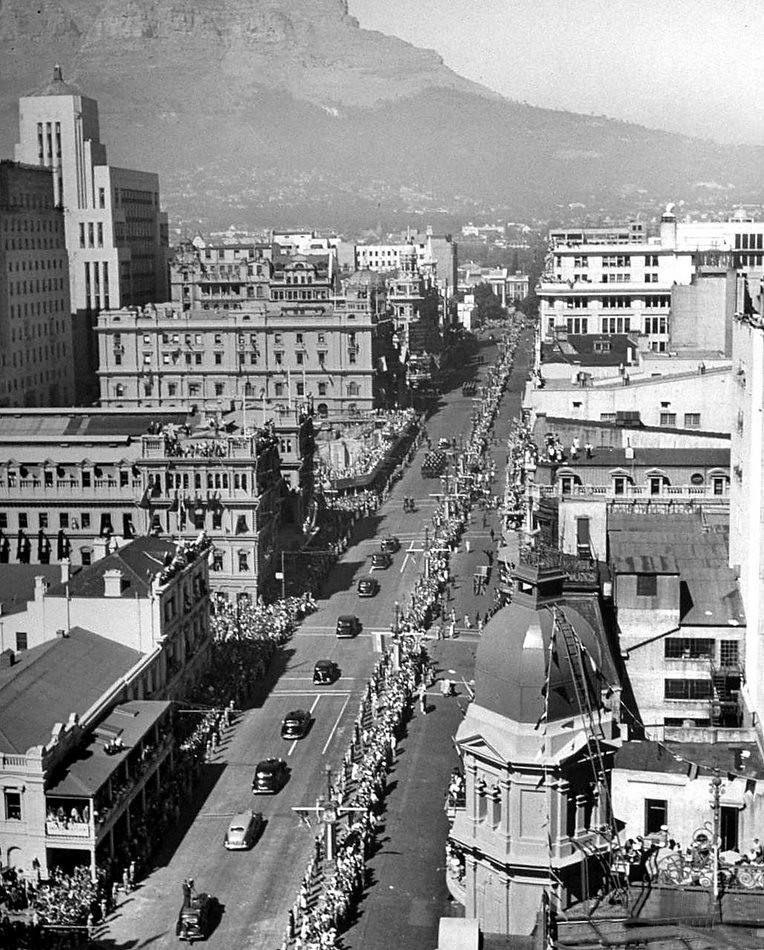 #18 The Royal motorcade makes its way up Adderley street. Note on the left the O.K. Bazaars building is just starting, 1947