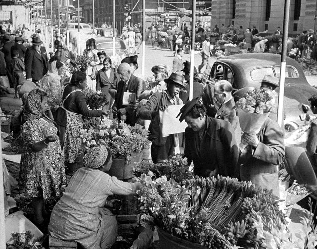 #26 Flower sellers at Parliament street, 1946.