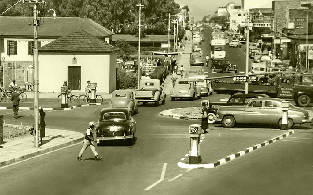 #51 Traffic circle, Voortrekker road, 1951.