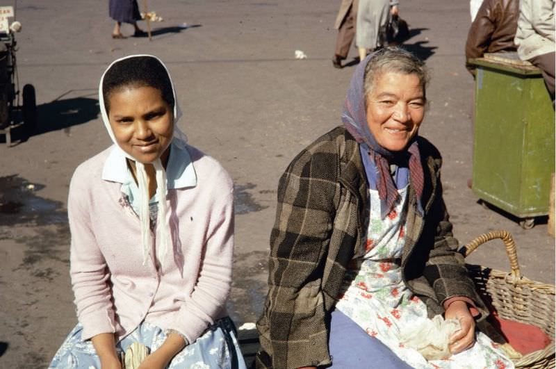 #17 Women at market in Cape Town, 1960s