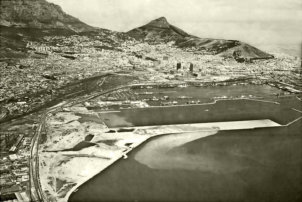 #32 Ben Schoeman dock taking shape, 1974.