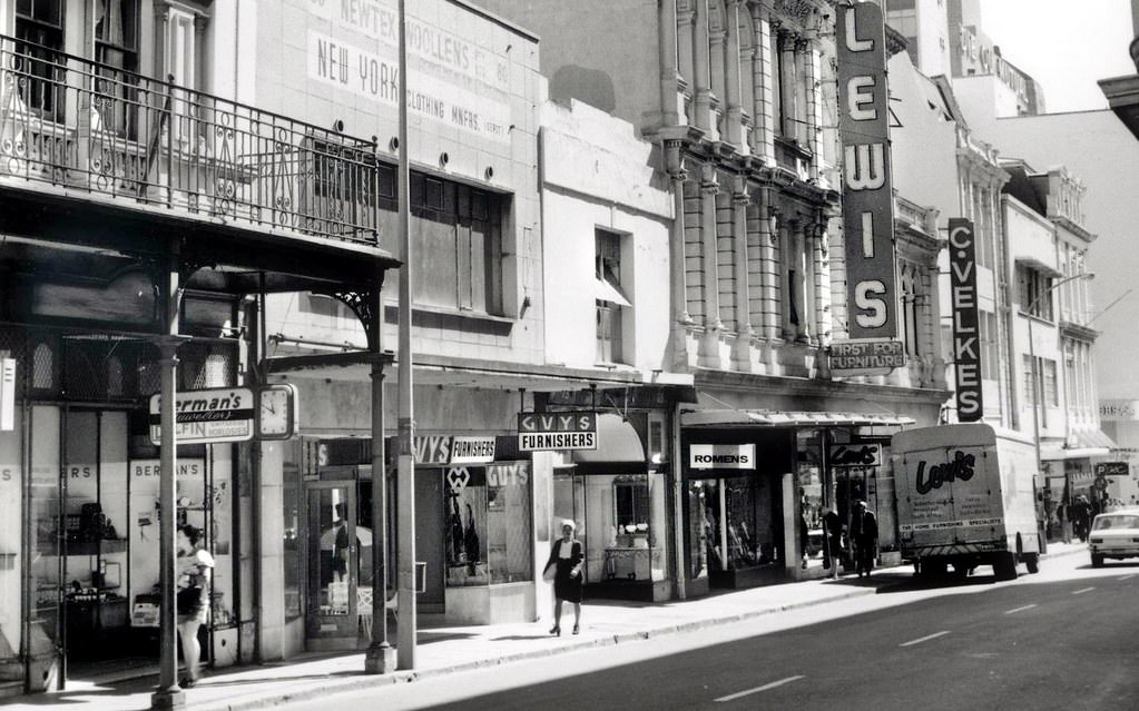 #85 Plein street 1974.