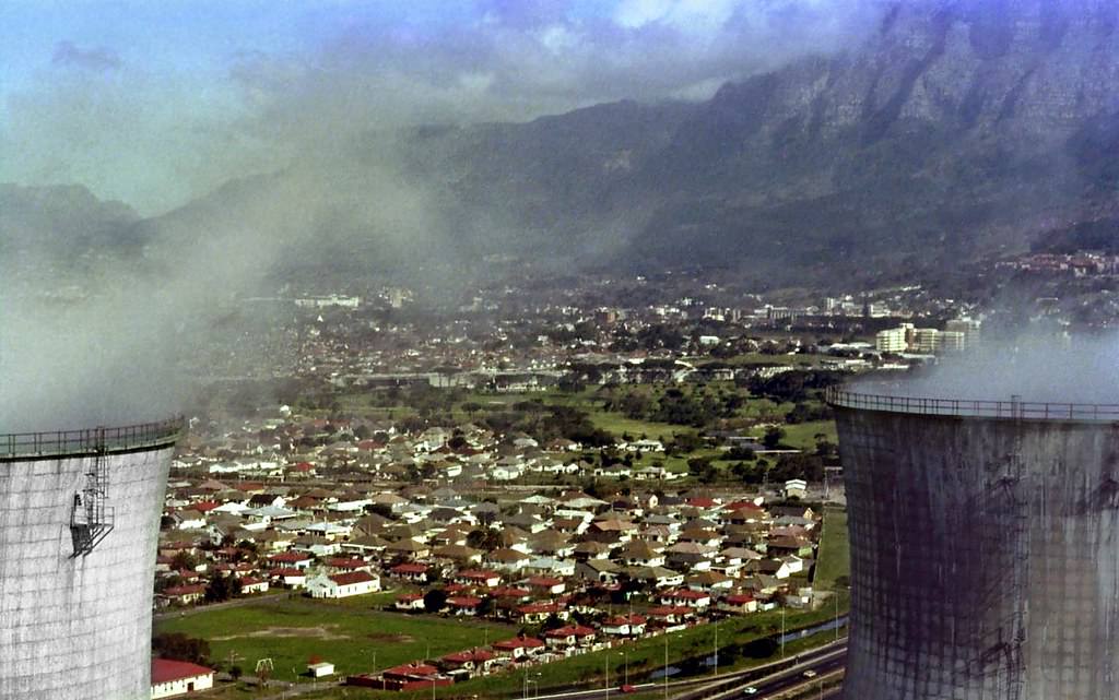 #83 Rondebosch, 1983. View towards Rondebosch with Sybrandpark in the foreground.