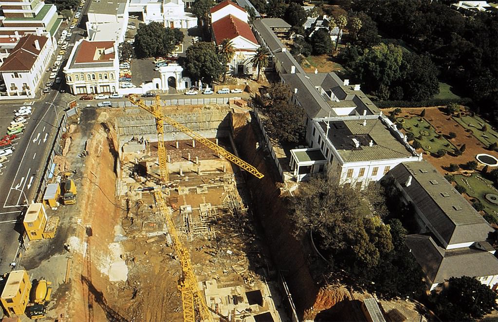 #53 Stal Plein, 1984. Parliamentary parking under construction at Stal Plein.