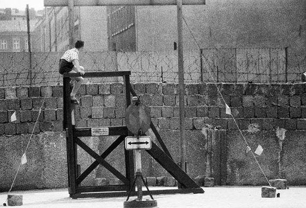 Children playing at the Berlin Wall in Berlin Wedding.
