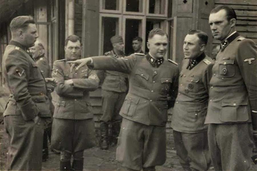 #12 A group photo of the mass murderers of Auschwitz: Josef Kramer, Josef Mengele, Richard Baer, Karl Höcker