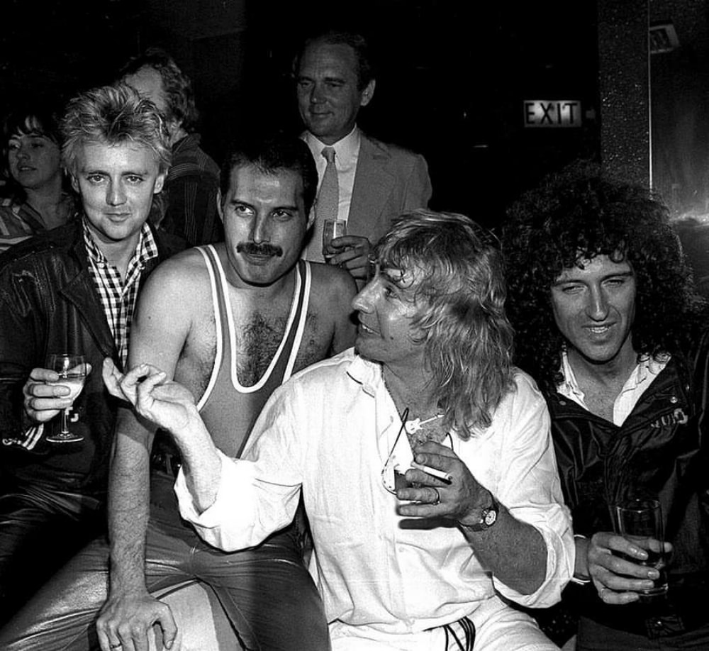 Rocking the Roll: Freddie Mercury’s Legendary 38th Birthday Bash at Xenon Club Music