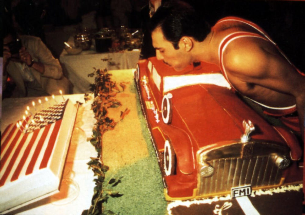 Rocking the Roll: Freddie Mercury’s Legendary 38th Birthday Bash at Xenon Club Music