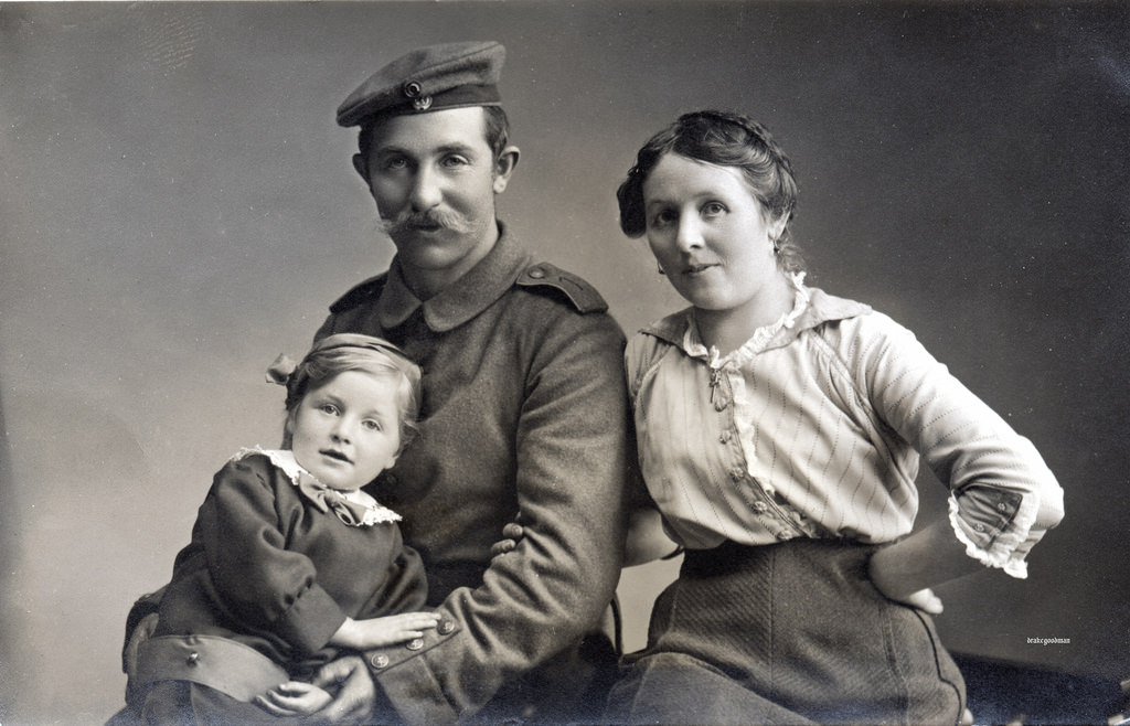 #11 Bavarian infantryman and his family, 1914