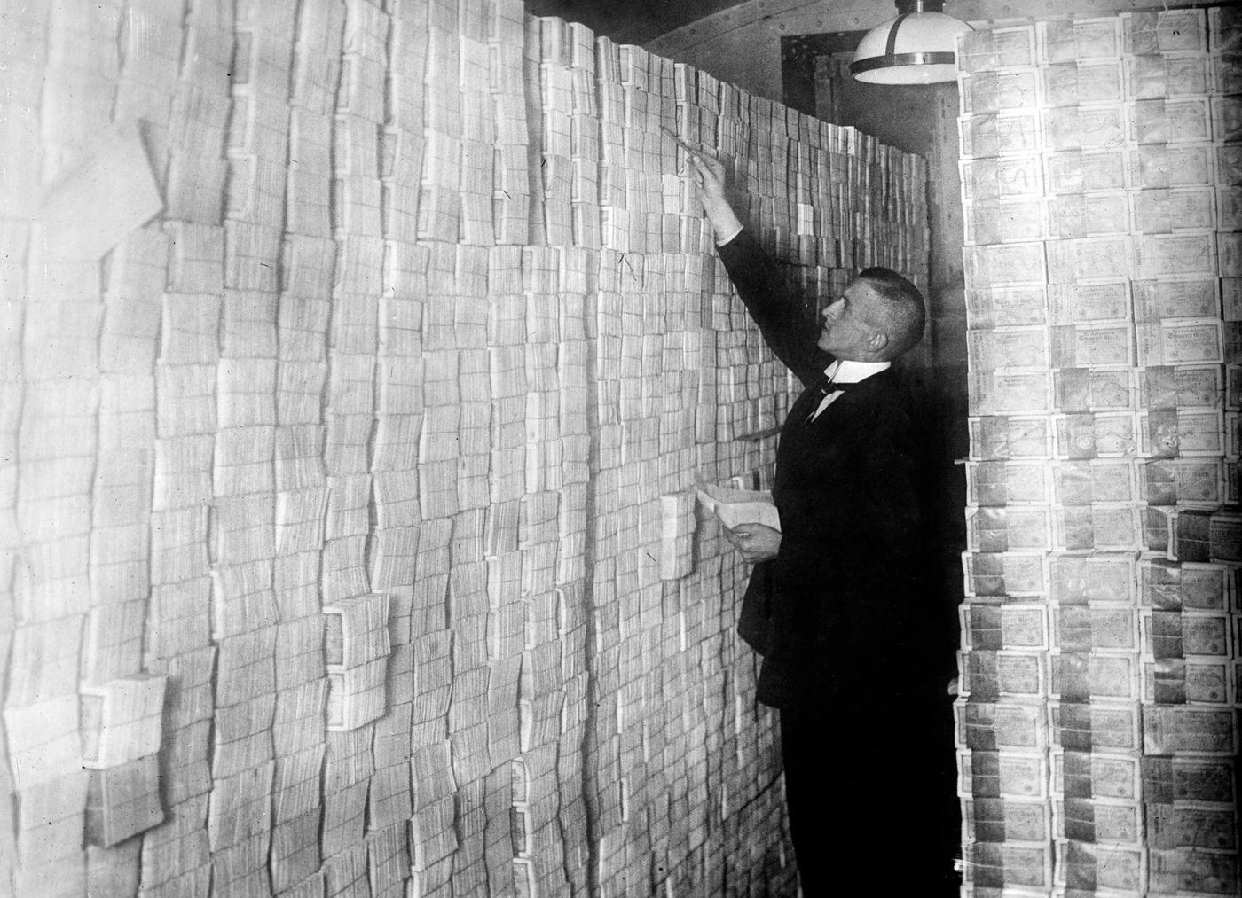 #3 Banknotes in a bank in Berlin, 1920s