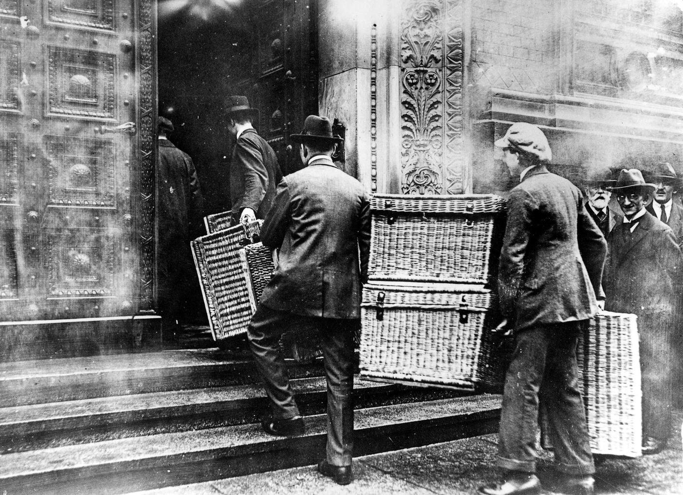 #12 Hyperinflation made visible in 1923 Berlin, laundry baskets used for pay packets.
