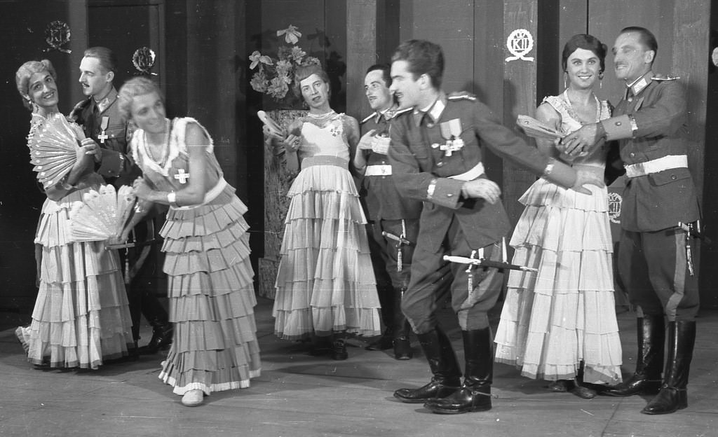 #2 The Polish officers imprisoned in Murnau were allowed to put on plays and operettas as entertainment. Since there were no female inmates at the camp, men took on the women’s roles in drag, apparently having much fun with it.