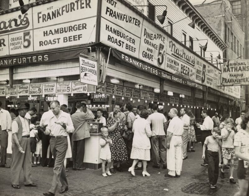 #18 Crowd at Nathan’s from corner, 1947.