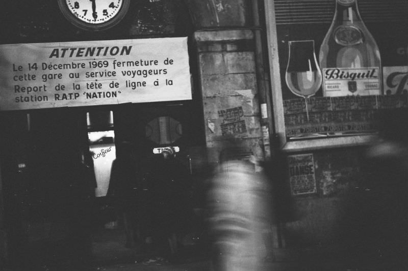 #2 “Train-off” poster at Gare de la Bastille. The station was to be closed and the head of the line moved to Nation Metro station, Paris, December 1969