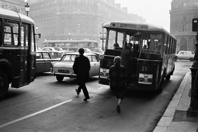 #31 Street scenes, Paris, December 1969