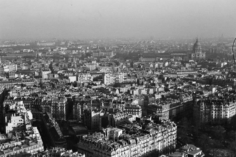 #33 The city enveloped in coal smoke and vehicle exhaust, Paris, December 1969