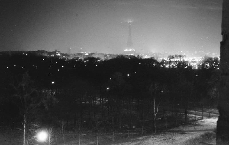 #40 View from the 5th floor of the Hotel Brighton, under the mansard roof at the discount NATO rate, Paris, December 1969