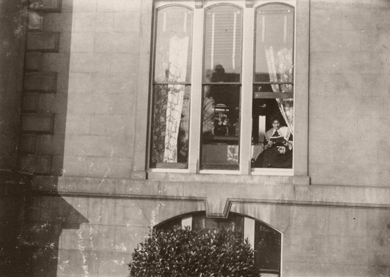 #14 Mrs Zola in the Queen’s Hotel, Sydenham