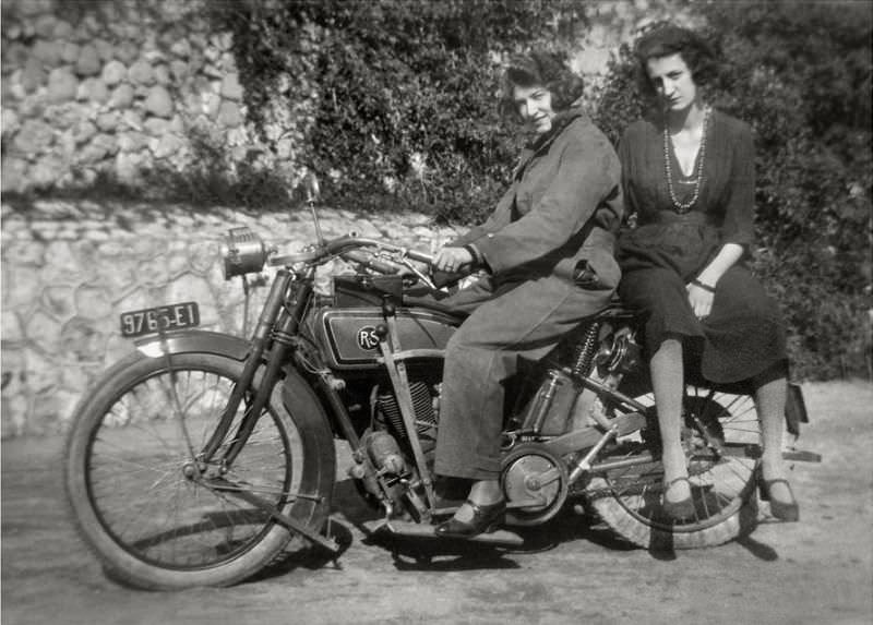 #9 Reading Standard 1200cc V-twin 18hp 1921 model. The registration number is from Paris, France, 1921