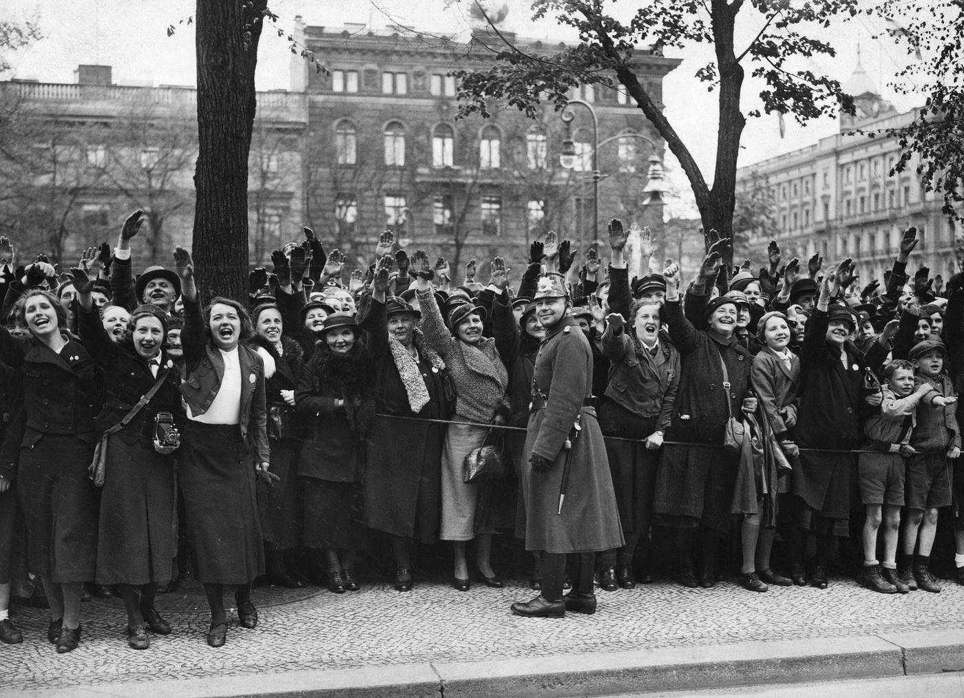 #100 Crowd Saluting Nazis During Parade, Berlin, 1930s