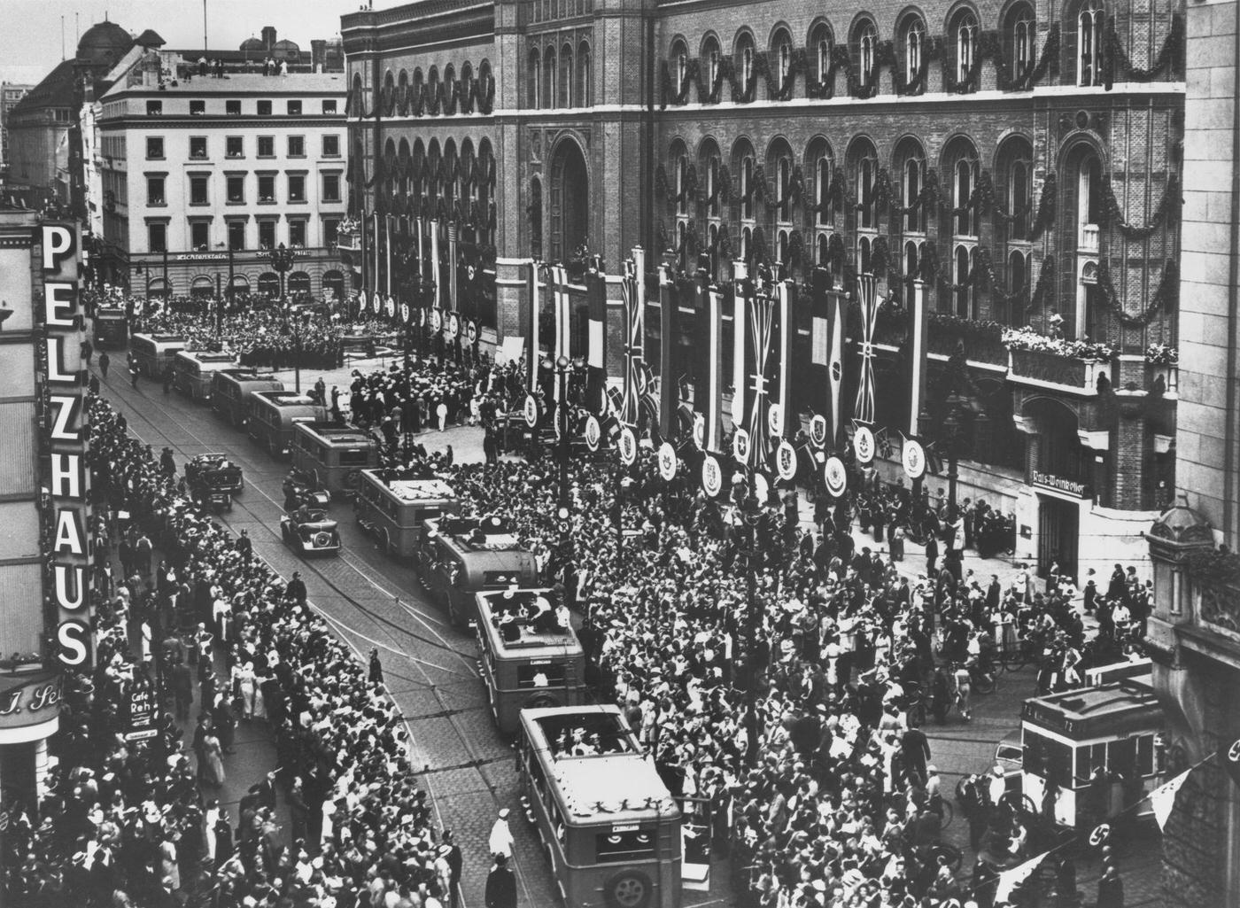 #114 Thousands Welcome U.S. Olympic Team in Berlin, Berlin, 1936