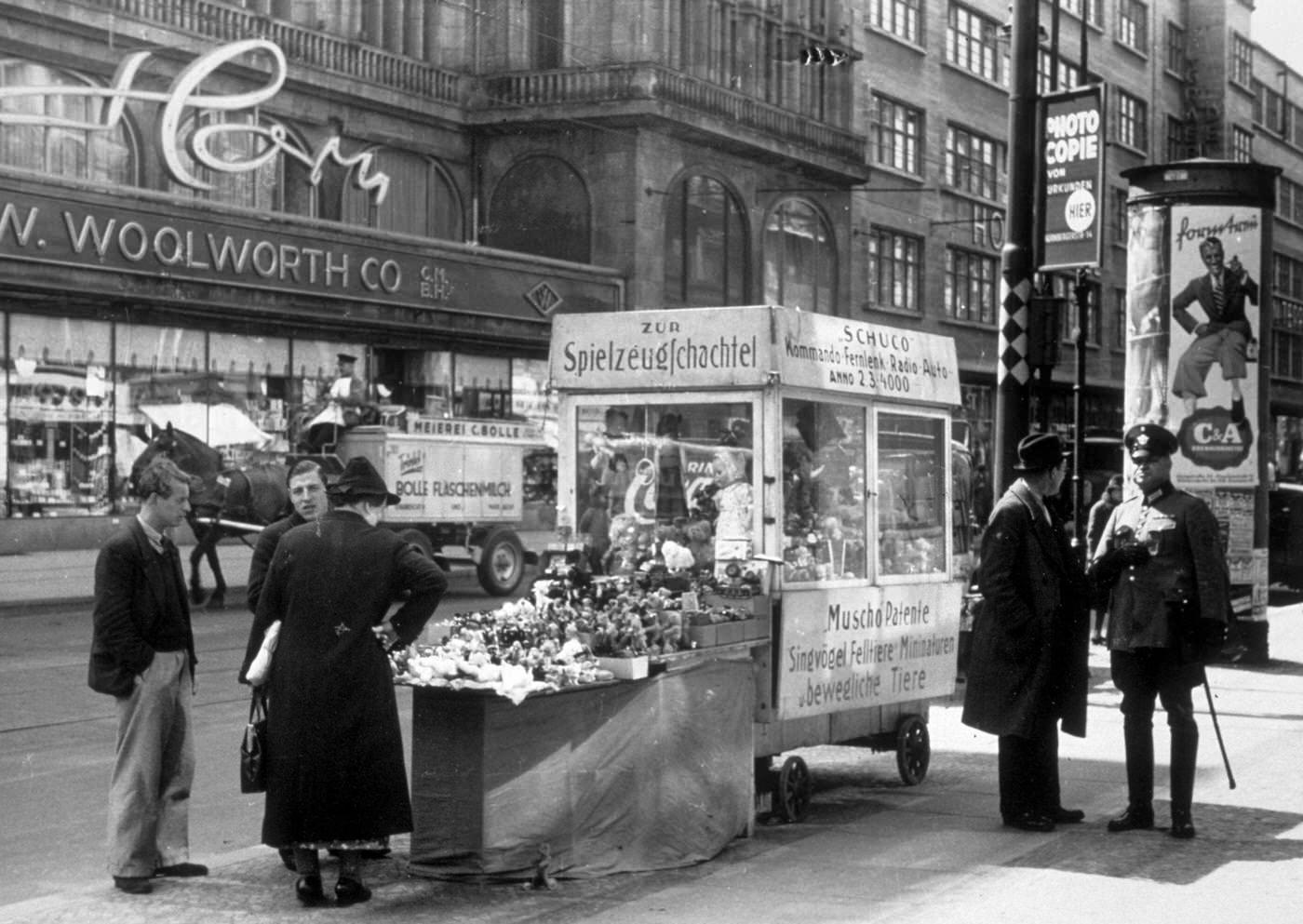 #117 Berlin Street Stall, Berlin, 1939
