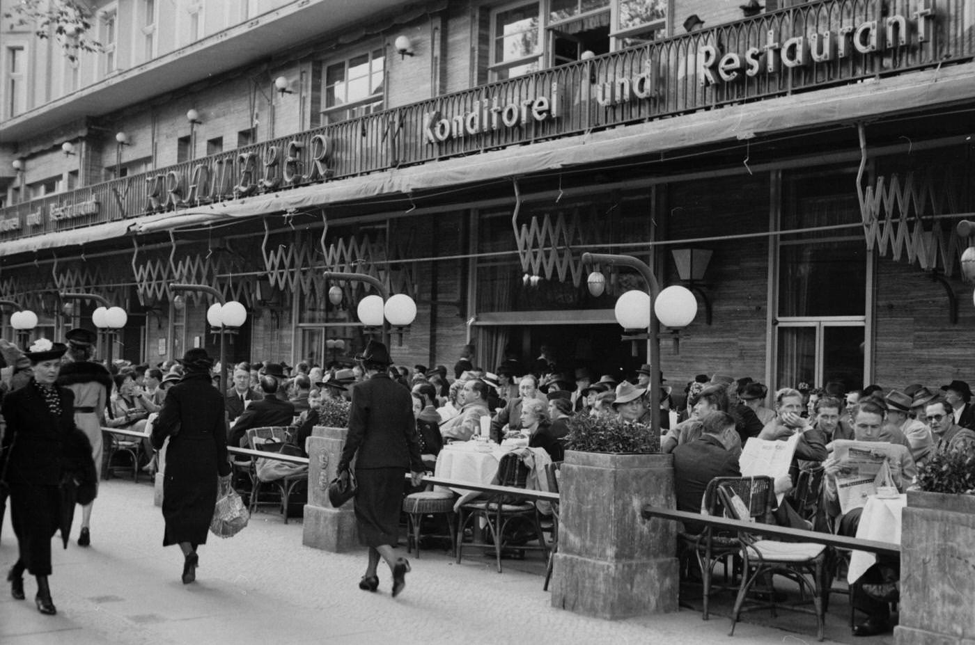 #9 Street Cafe, Berlin, 1939