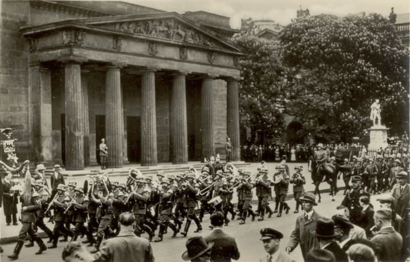 #29 Unter den Linden – The Honorary Monument with a guards parade, Berlin, 1930
