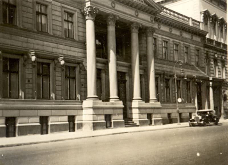 #33 Berlin English Embassy