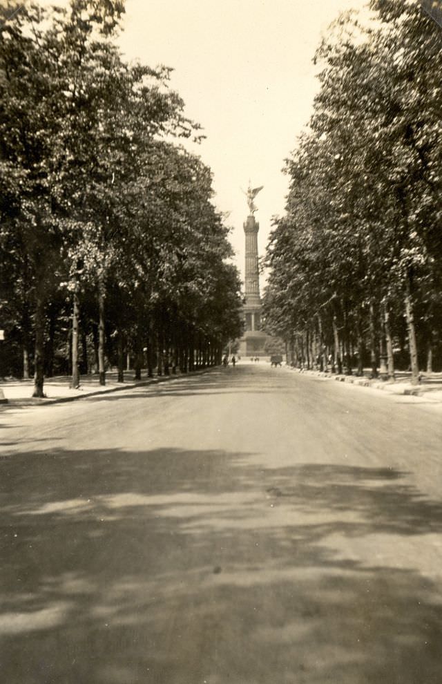 #40 The Siegessäule seen from the Siegesallee