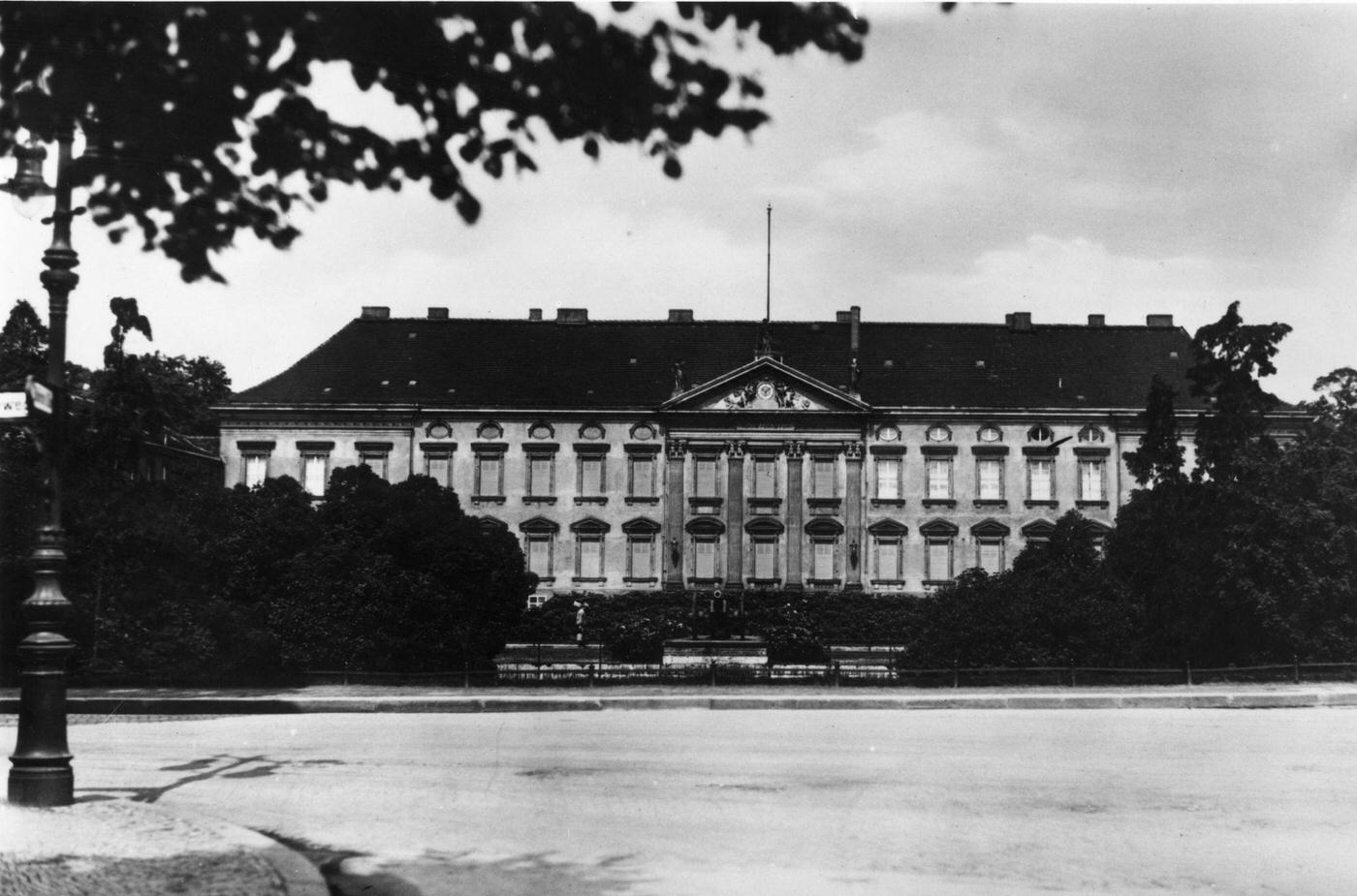 #58 Bellevue Palace, Berlin, 1930