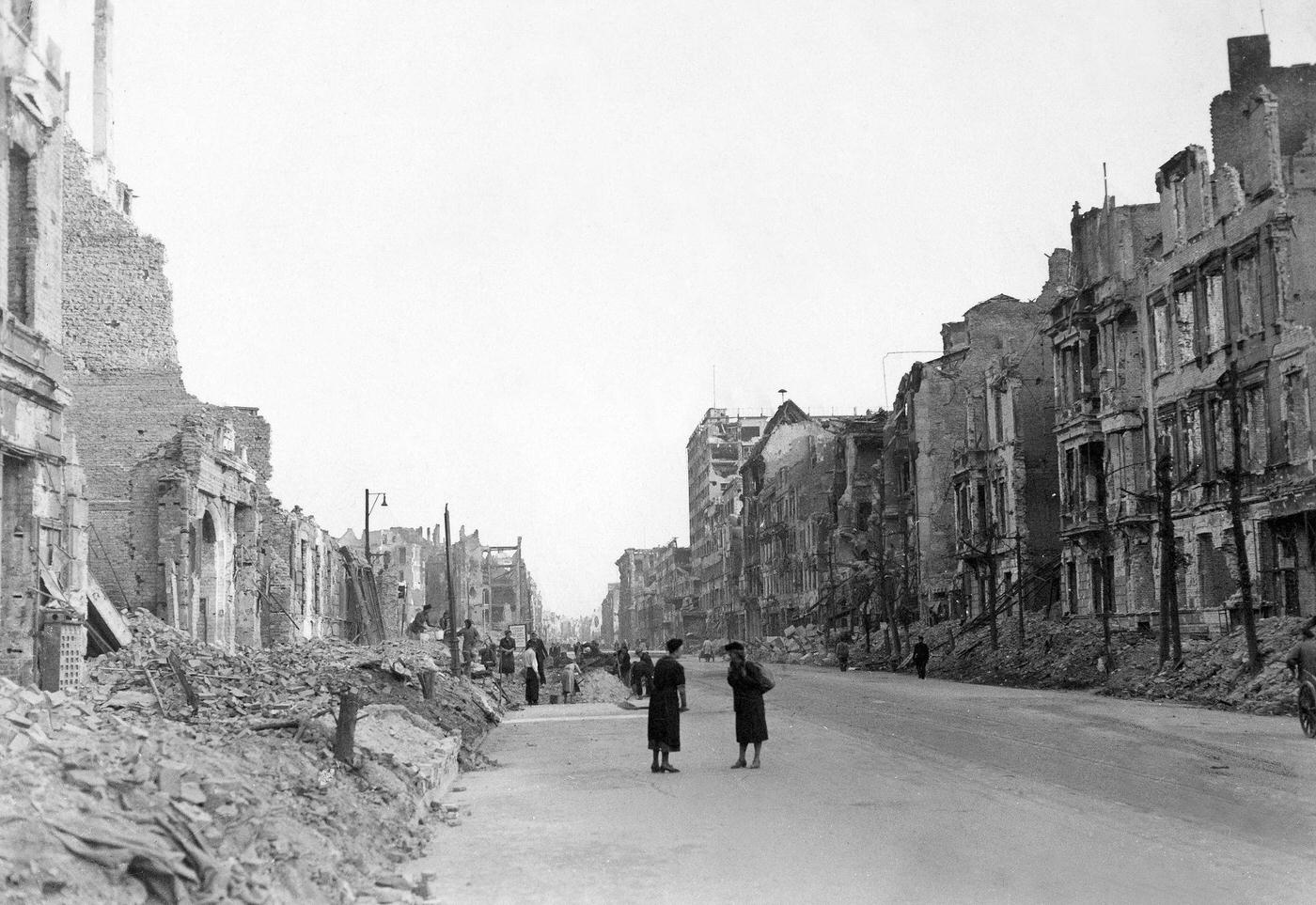 #13 Berlin View in the Stresemannstrasse after the destruction during World War II. Photo: Walter Gircke, 1945.