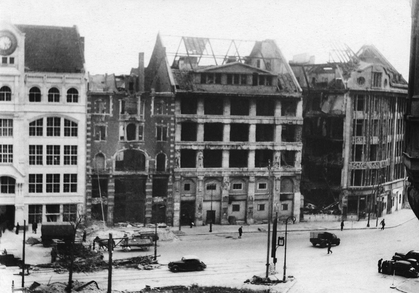 #7 Interior view of the devastated Berlin Aquarium, 1945.