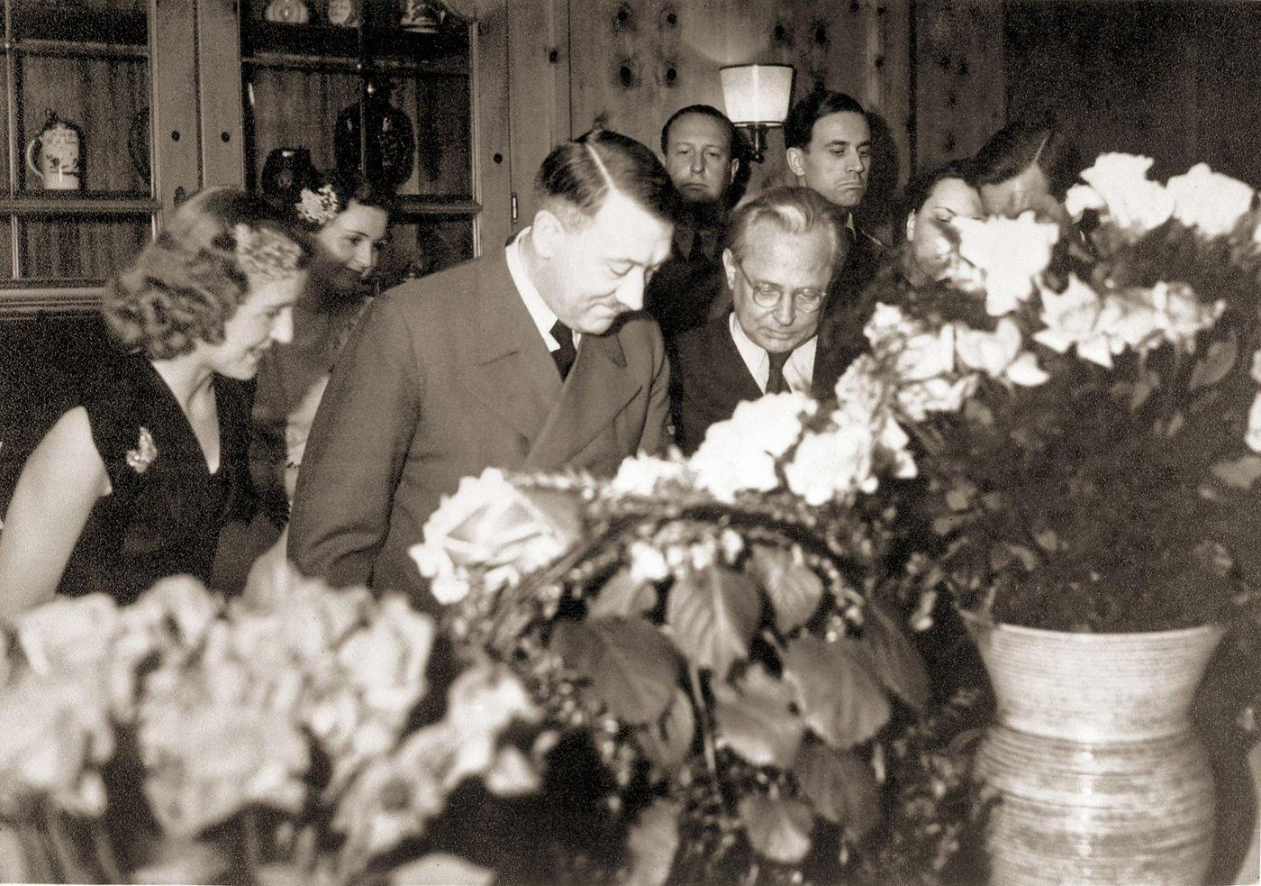 #11 Eva disliked several Associates of Hitler