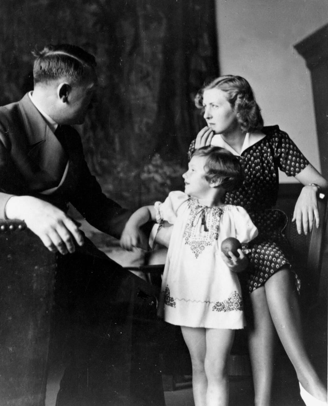 #35 Eva Married Hitler hours after he had her Brother-in-law killed