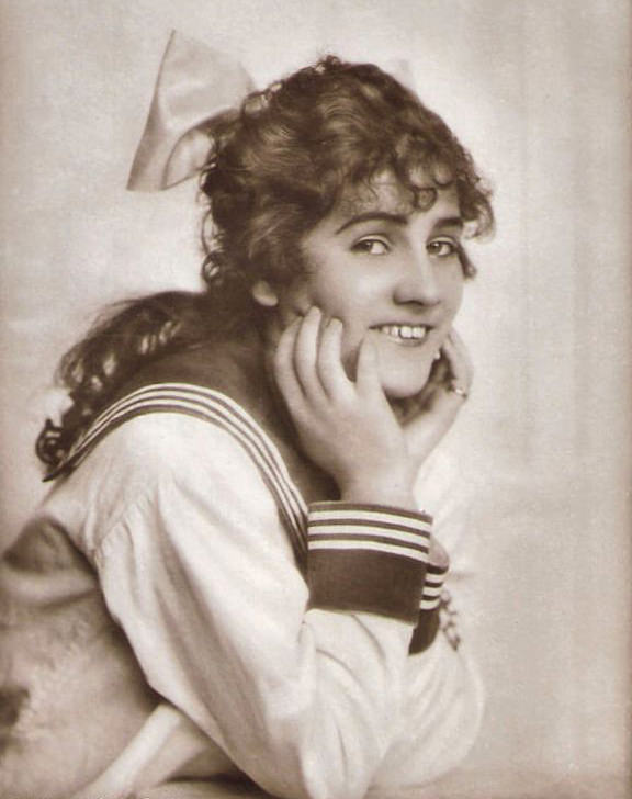 #12 Blandine Ebinger