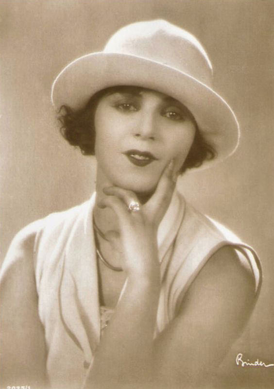 #35 Elisabeth Pinajeff