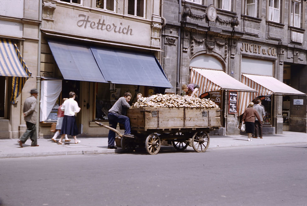 #71 Wagon with sugar beets in Bavaria, July 1958