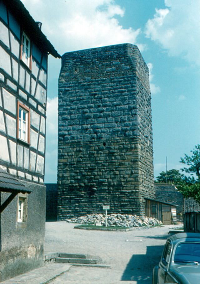 #154 Roter Turm, the Red Tower was also part of the Kaiserpfalz (Emperor’s palace) in Bad Wimpfen. It was built sometime around 1200, Bad Wimpfen, 1960s