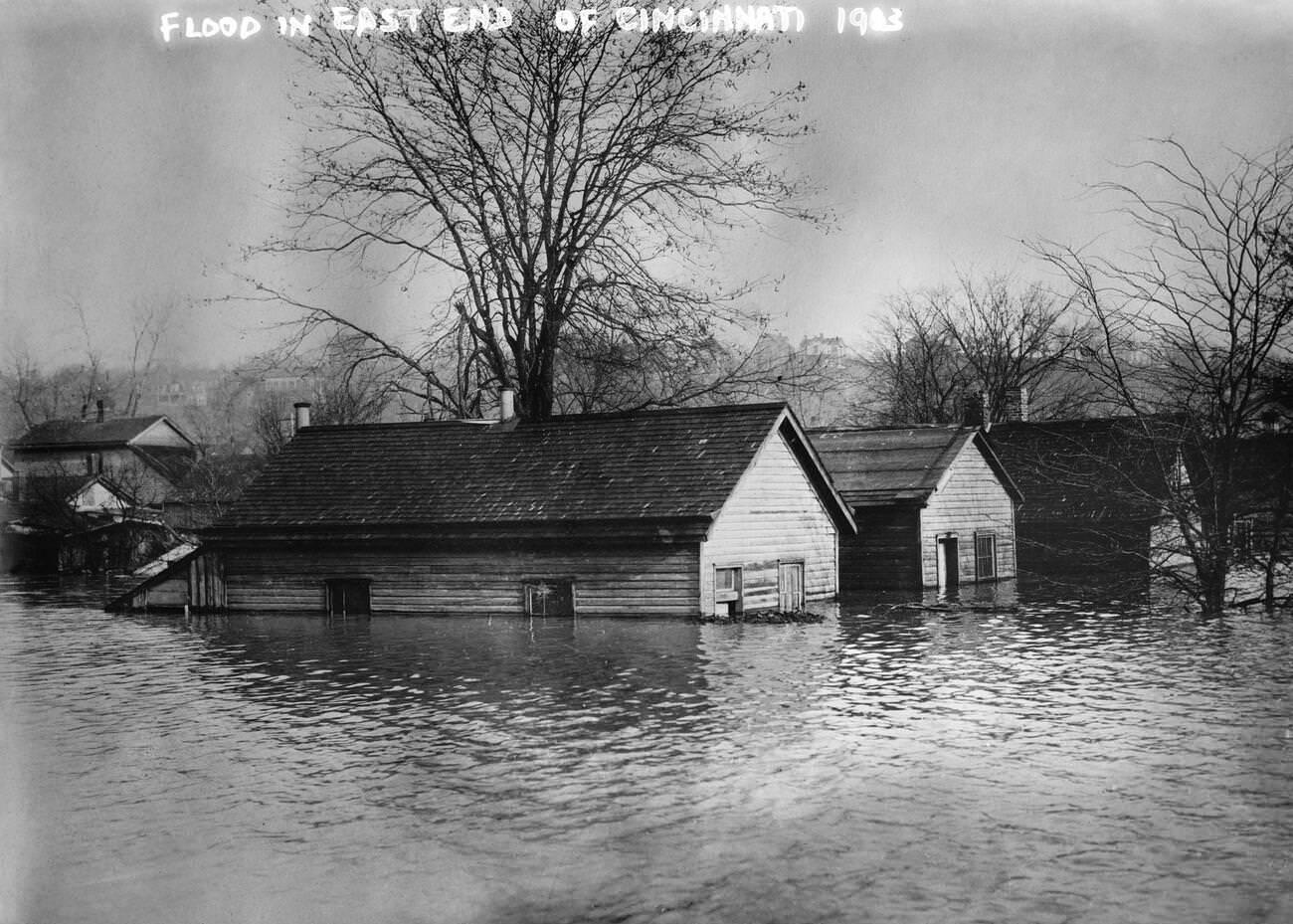 #25 Flooded houses in the East End of Cincinnati, Ohio, 1913.