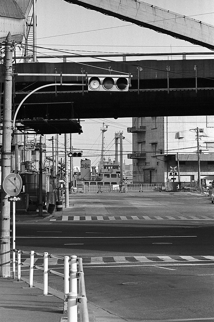 #41 Hinode, Minato City, Tokyo Metropolis, Japan. 1980.