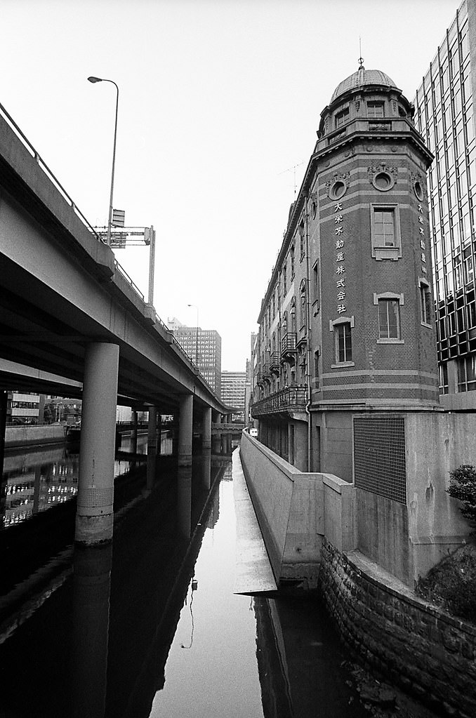 #66 Daiei Real Estate Building. Designed by Kingo Tatsuno. Completed in 1915. Around Nihonbashi, Chuo City, Tokyo Metropolis, Japan. 1980.
