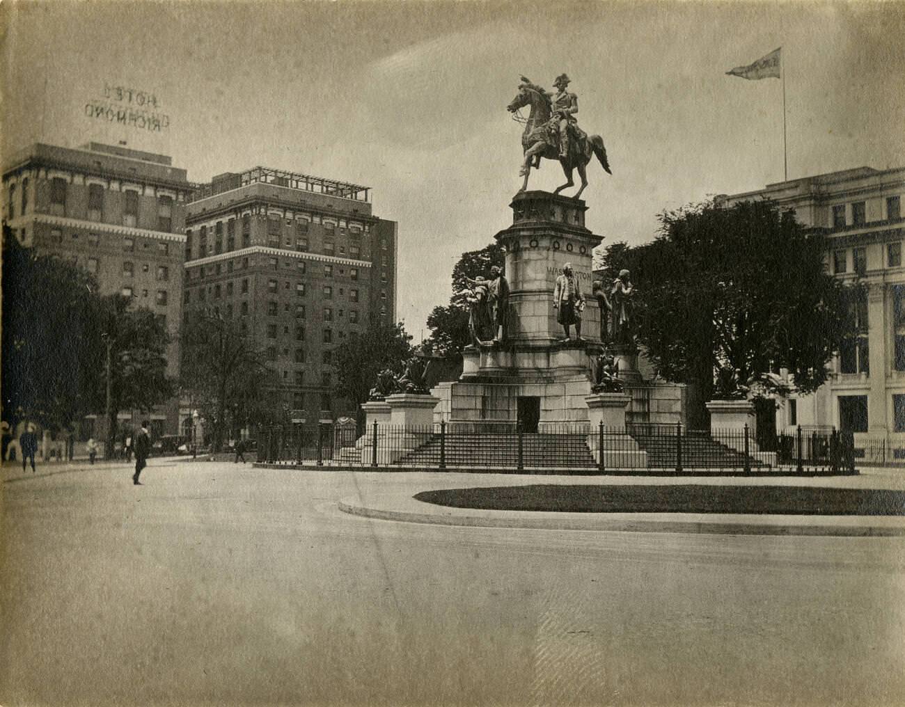 #26 Statue of George Washington and Hotel Richmond in downtown Richmond, Virginia, 1910s